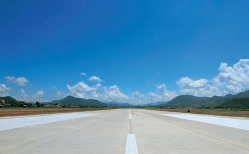 老挝琅勃拉邦国际机场跑道