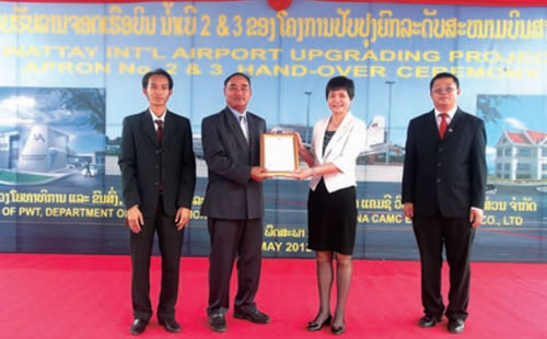 向老挝民航局正式交付瓦岱机场2号和3号停机坪工程