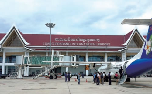 老挝琅勃拉邦国际机场第一架航班出港